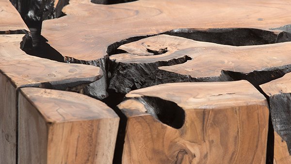 רהיטים ממוחזרים מעץ טיק