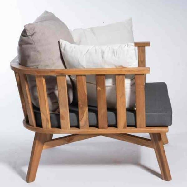 DAVID כורסא מעוצבת מעוגלת מבסיס עץ טיק