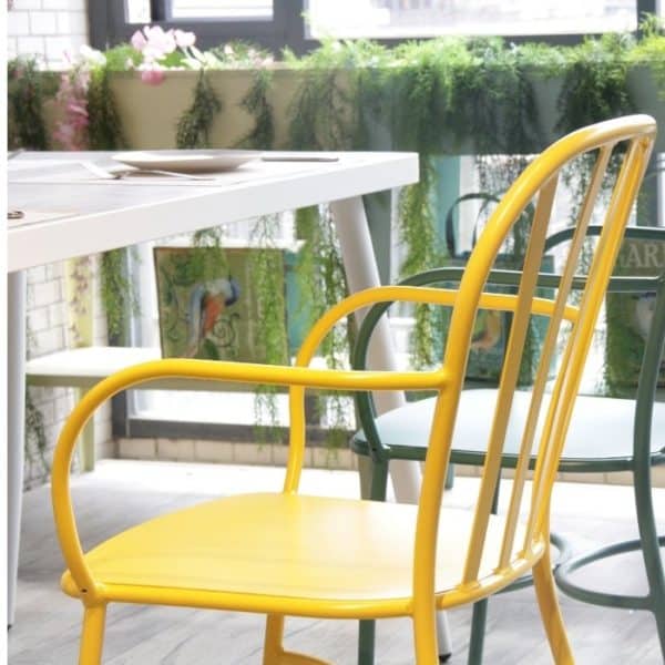 ברומו עיצובים - Joy כסא אלומיניום עם ידיות צהוב