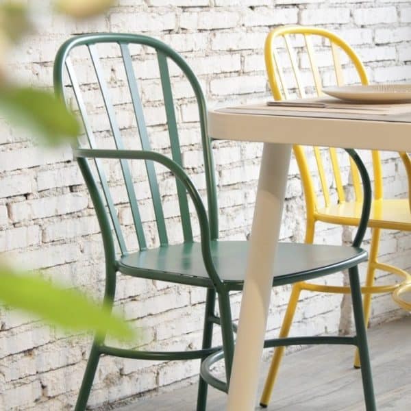 ברומו עיצובים - Joy כסא אלומיניום עם ידיות ירוק