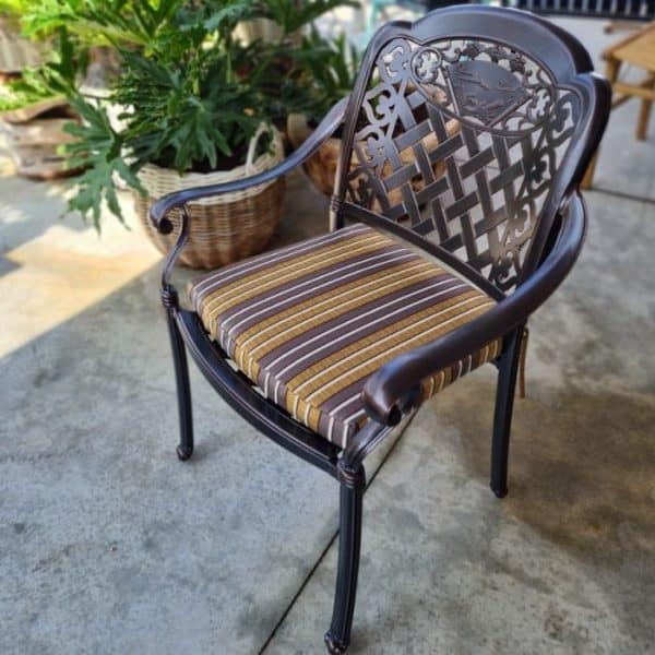 ברומו עיצובים - Varna כסא אלומיניום מעוטר עם ידיות ברונזה