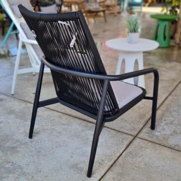 ברומו עיצובים - Leisure כורסא אלומיניום עם ידיות שחורה