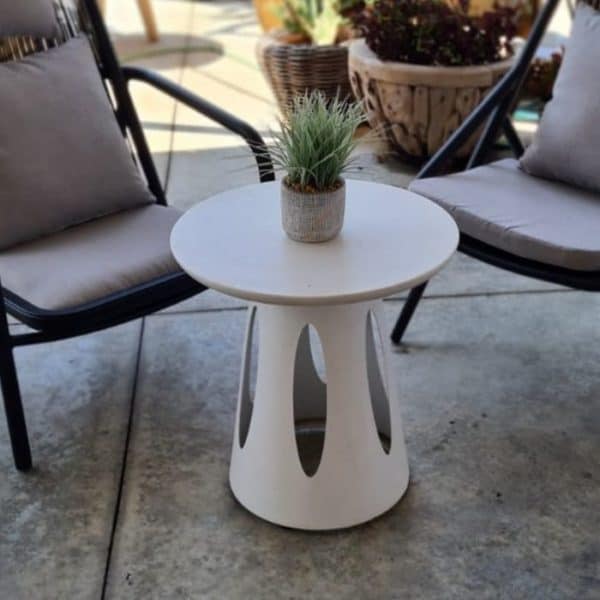 ברומו עיצובים - Montana שולחן אלומיניום עגול לבן