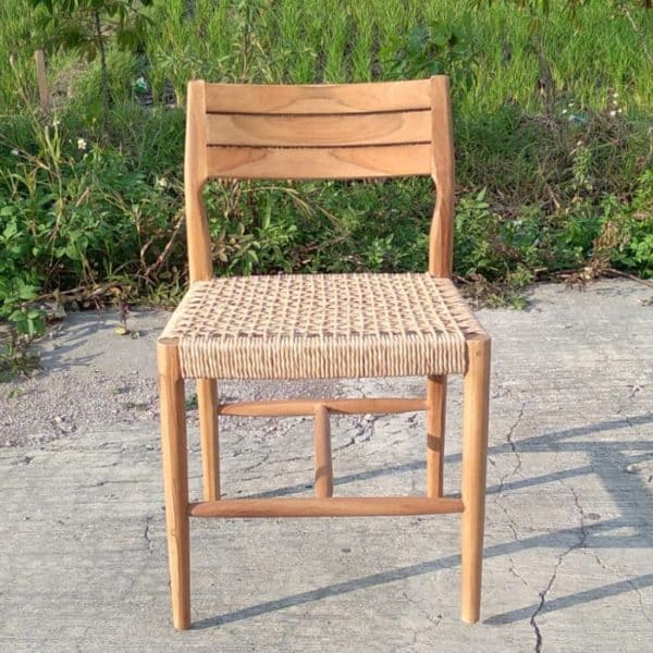 ברומו עיצובים - Tobi כסא אוכל מעץ טיק וראטן סינטטי