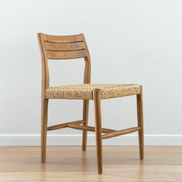 ברומו עיצובים - Tobi כסא אוכל מעץ טיק וראטן סינטטי