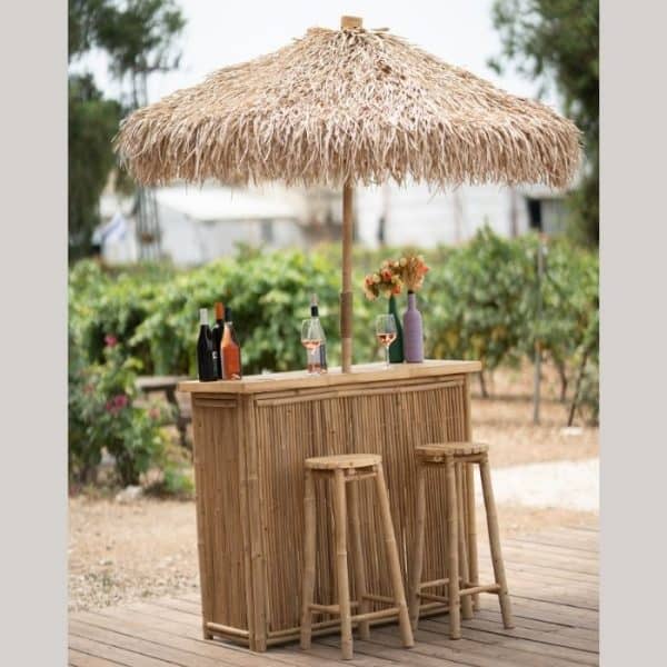 ברומו עיצובים - Toluca שולחן בר מבמבוק, שמשיית קש ו 2 כסאות בר