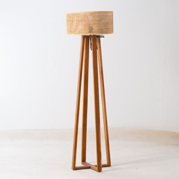 ברומו עיצובים - Teak מנורה עומדת מעץ טיק
