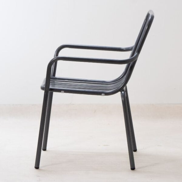 ברומו עיצובים - Banksy כסא אלומיניום עם ידיות אפור