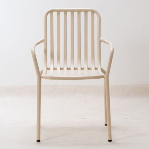 ברומו עיצובים - Banksy כסא אלומיניום עם ידיות שמנת